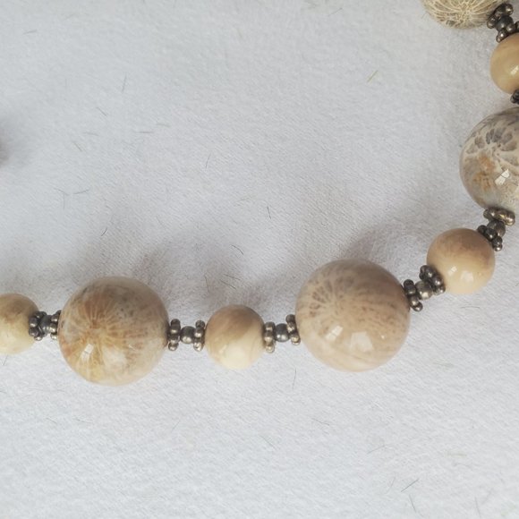 Fossil stone necklace & earrings set - Picture 4 of 5